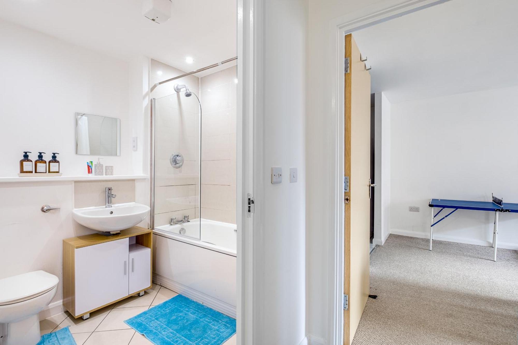 Central Suite Near Mailbox, King Bed, Ping Pong, Netflix, Sleeps 4 Бірмінгем Екстер'єр фото