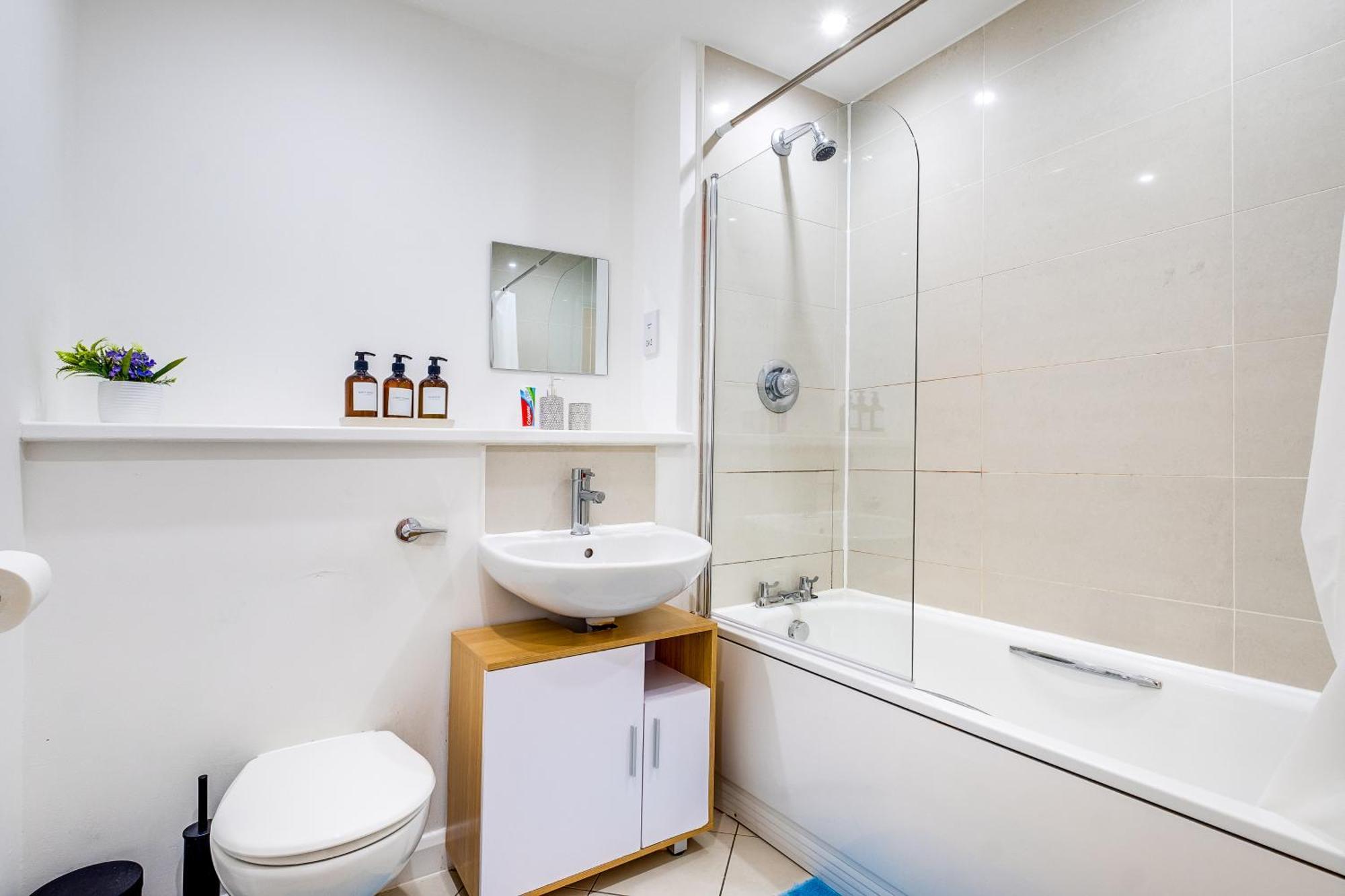 Central Suite Near Mailbox, King Bed, Ping Pong, Netflix, Sleeps 4 Бірмінгем Екстер'єр фото