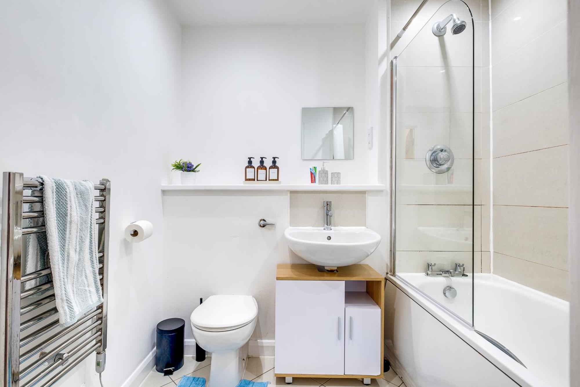 Central Suite Near Mailbox, King Bed, Ping Pong, Netflix, Sleeps 4 Бірмінгем Екстер'єр фото