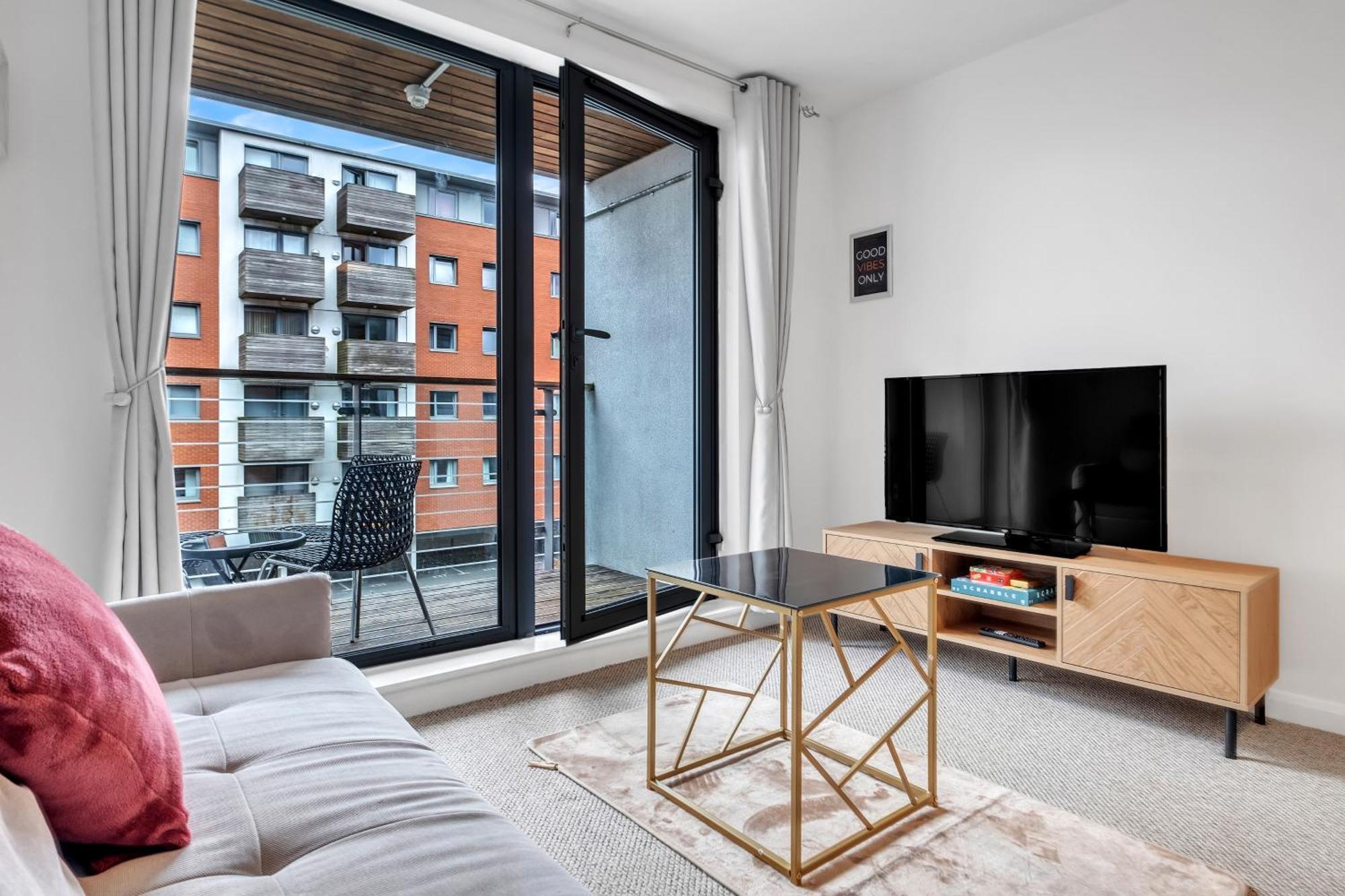Central Suite Near Mailbox, King Bed, Ping Pong, Netflix, Sleeps 4 Бірмінгем Екстер'єр фото